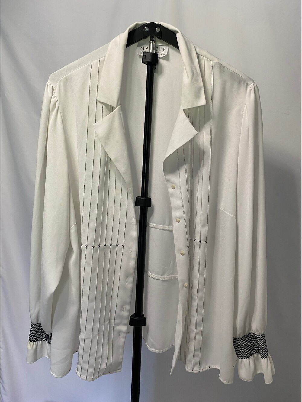 Maggie McNaughton 22W Cream Pintuck Button Up Blouse Black Stitching Plus Size
